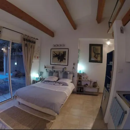 Chambrestudio Bord De Mer, Piscine Penzion Six-Fours-les-Plages